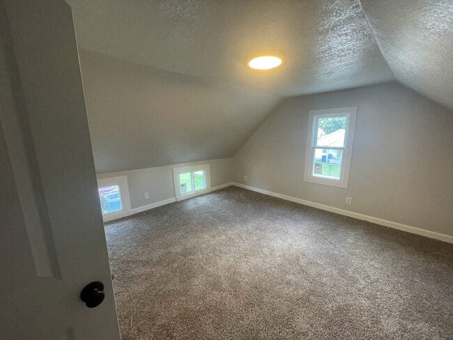 Building Photo - 1325 S Palisade St