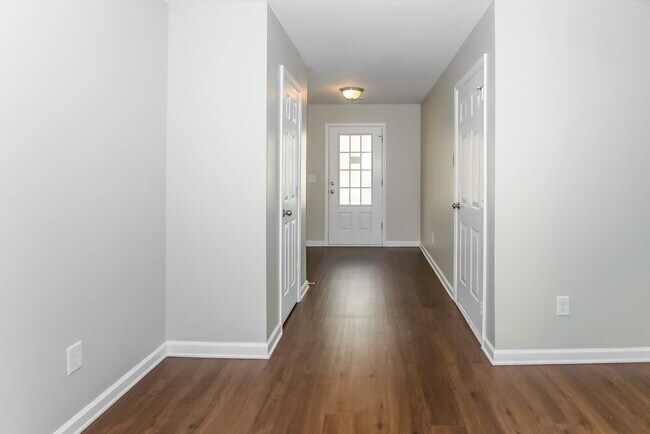 Foto del edificio - 2720 Mayfair Dr