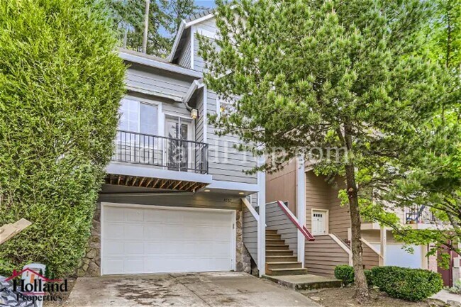Building Photo - Gorgeous & Spacious Home 3 beds 2 baths wi...
