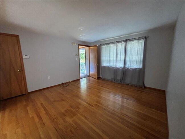 Building Photo - 156 Connie Dr