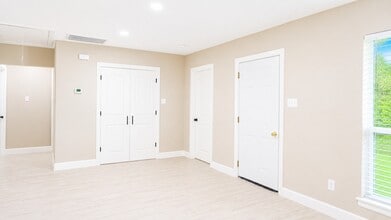 Building Photo - 1206 Pinewood Ln
