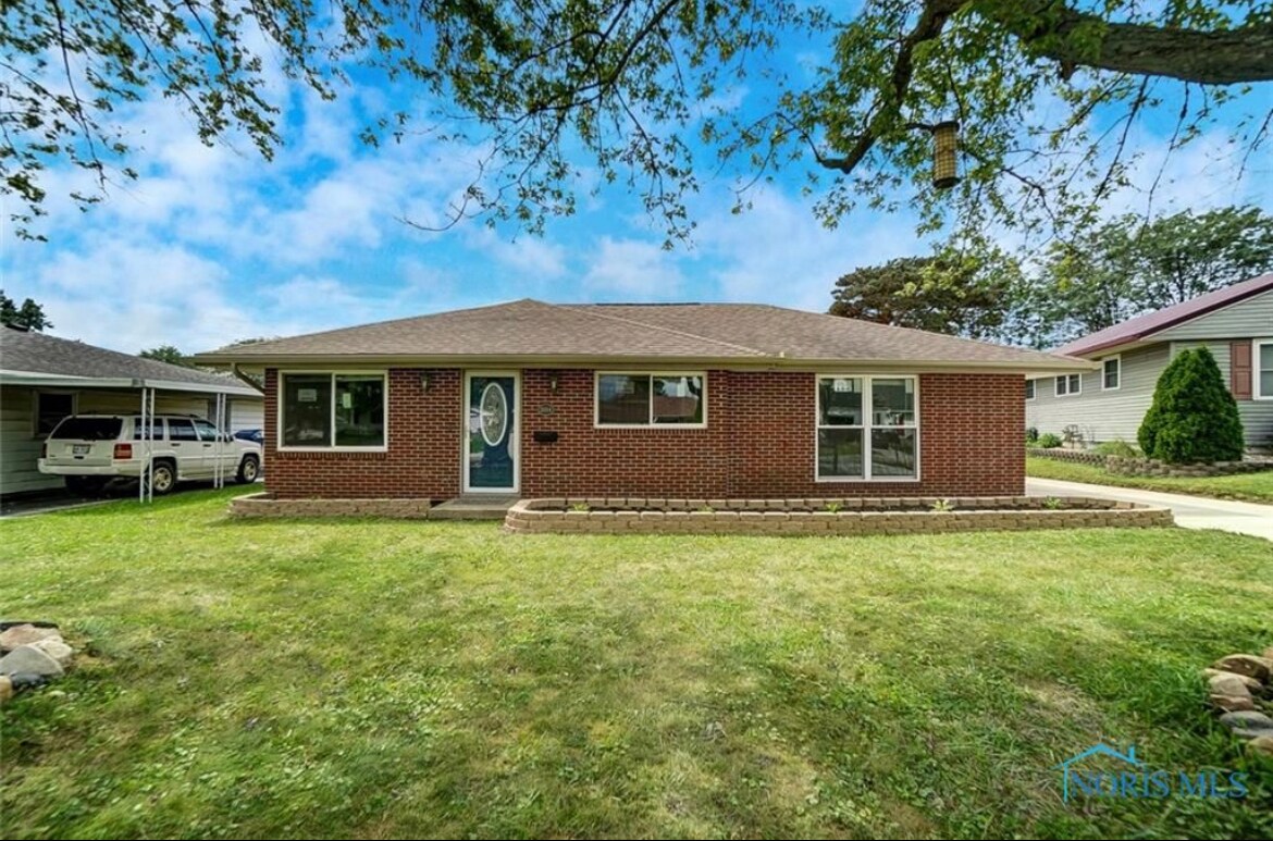 Amazing Curb Appeal - 2114 Jennifer Ln