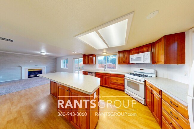 Foto del edificio - Beautiful 4-bedroom home in a quiet westsi...