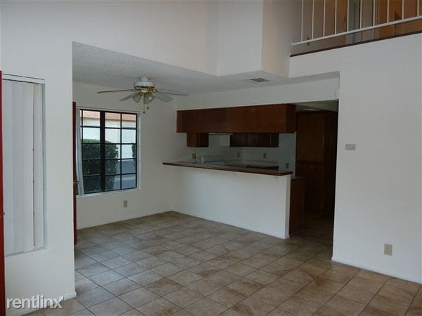 Building Photo - 763 W Stetson Ave
