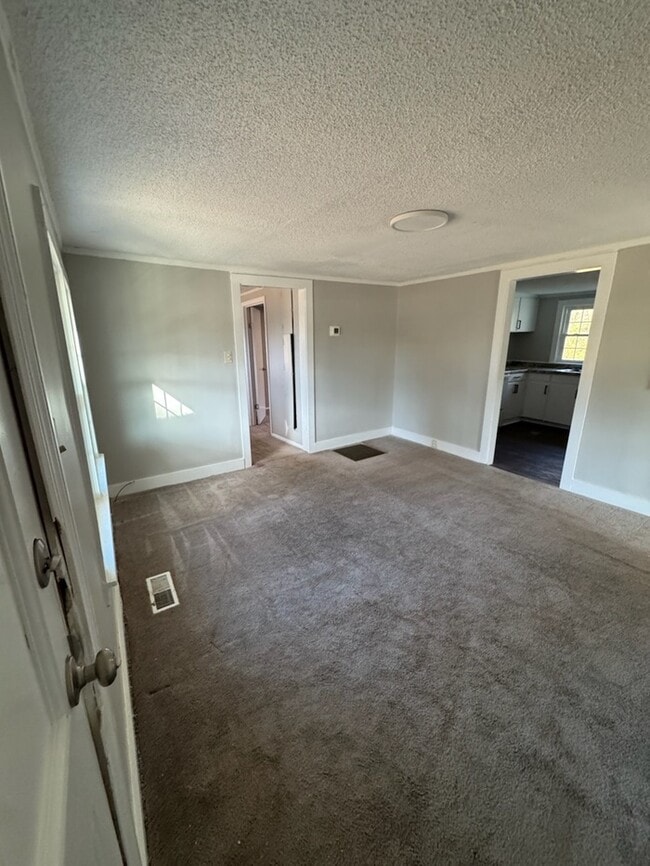 Building Photo - 302 Sunny Ln