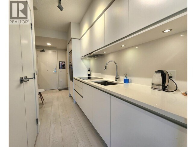 Building Photo - 180 E 2nd Ave