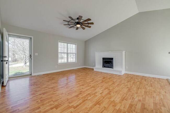 Foto del edificio - Nicely updated and well-maintained 3 bedro...