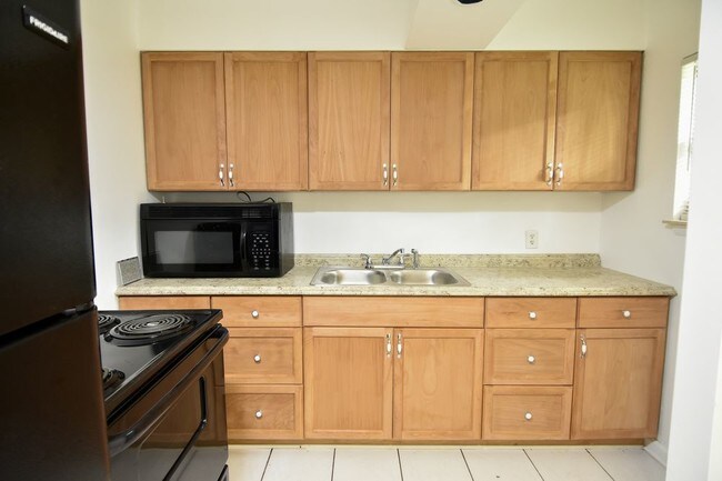 Foto del edificio - Cute 1/1 Near Shands  VA -- LEASE PENDING