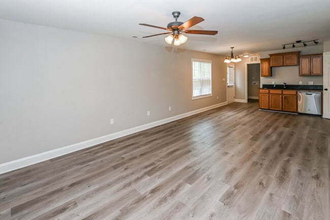 Foto del edificio - 240 Cabarrus Ave E