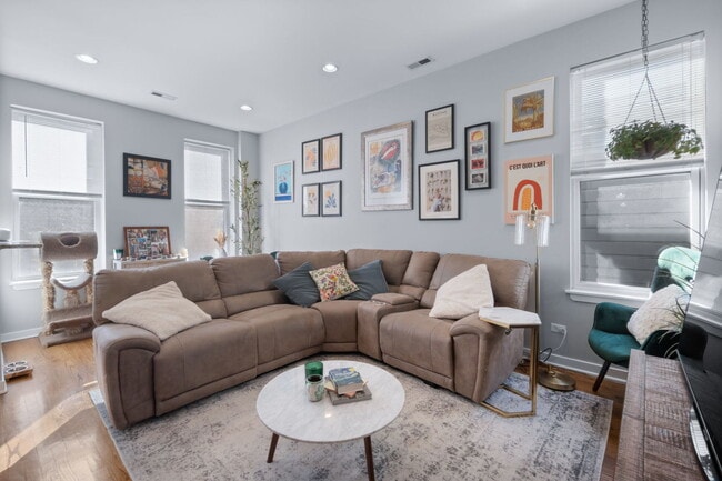 Foto del edificio - 1644 N Hermitage Ave