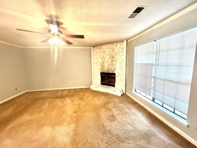 Building Photo - 1276 Fernhill Dr