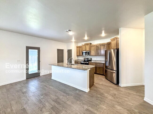 Building Photo - 718 Freedom Cir