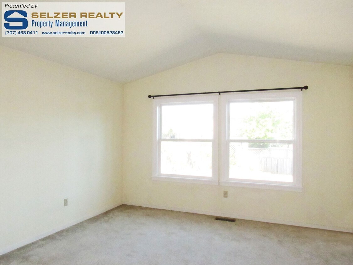 Building Photo - Well-equipped 3 bd. home near parks, schoo...