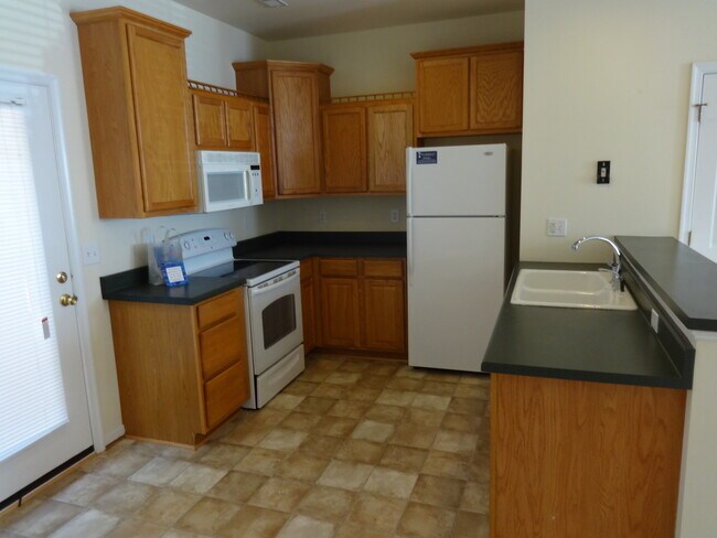 Building Photo - Webland Park Townhome