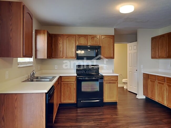 Building Photo - 2219 S Briarwood Dr