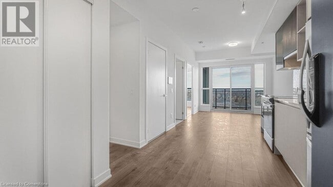 Building Photo - 405 Dundas St W