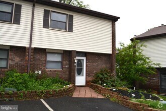 Building Photo - 18 Concord Pl