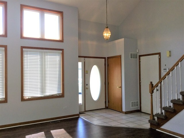 Foto del edificio - 262 Lakeview Ct