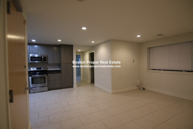 Foto del edificio - 557 Columbus Ave