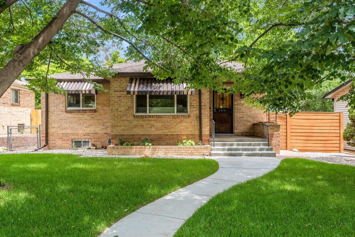 3 Bed Home Walking Distance to Sloans Lake! Available NOW! - 3 Bed Home Walking Distance to Sloans Lake! Available NOW!