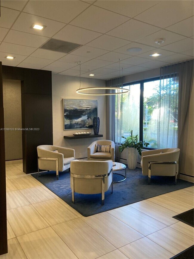 Foto del edificio - 90 Edgewater Dr
