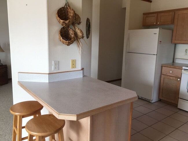 Building Photo - Partially Furnished Home in HPP