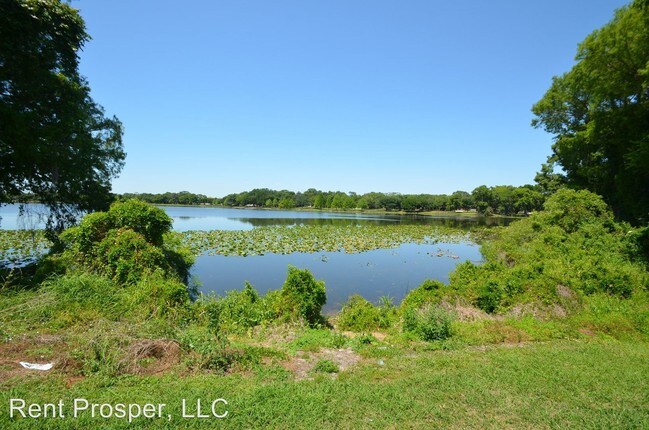 Foto del edificio - 2 br, 2 bath House - 4164 Versailles Dr #D