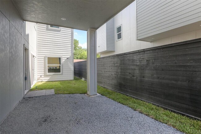 Building Photo - 7718 Jacquelyn Oaks Rd
