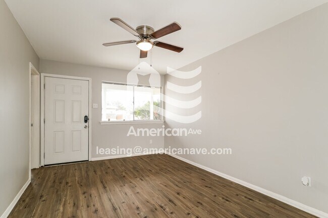 Foto del edificio - 690 Loyola Dr