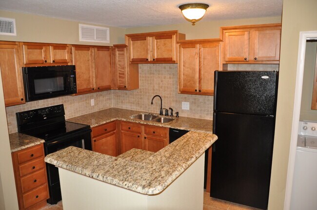 Granit Counters - 380 Lakepointe Dr