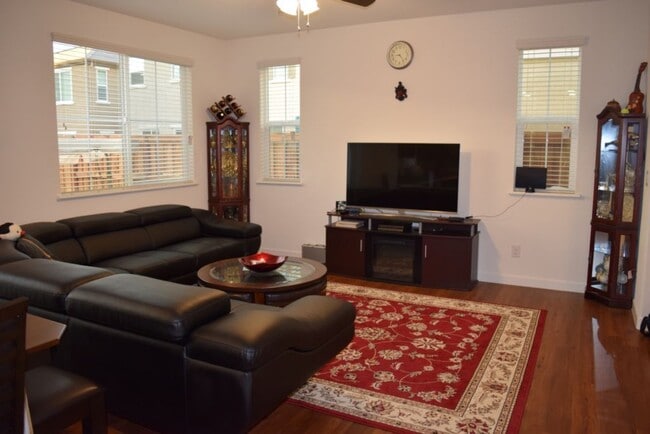 Building Photo - 1129 Oakbriar Cir