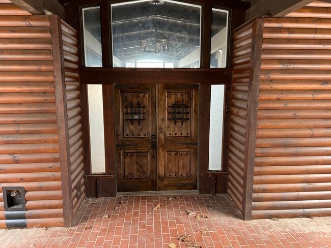 Building Photo - 4 Bedroom 2 bath home near lake Tenkiller ...