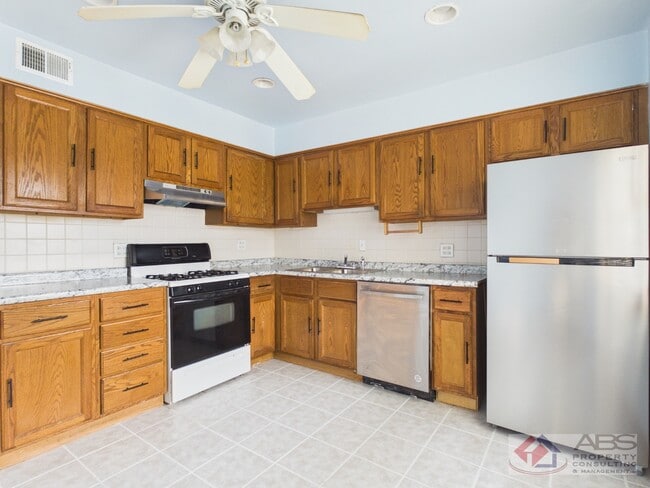 Building Photo - 755 Dulles Rd