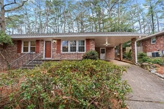 Building Photo - 2630 Warwick Cir NE