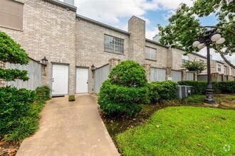 Building Photo - 368 Wilcrest Dr