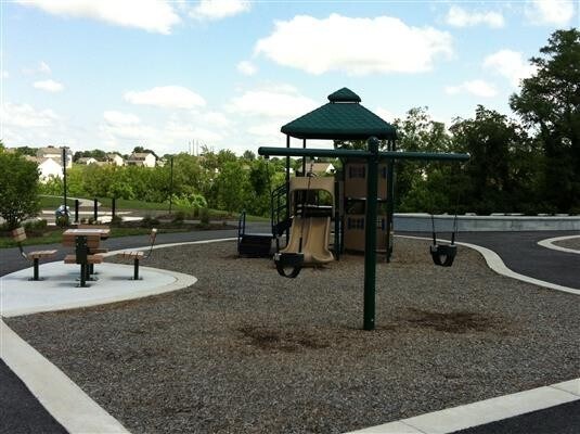 Building Photo - 3 Bedrooms, 2.5 Bath Townhome - Spring Gro...