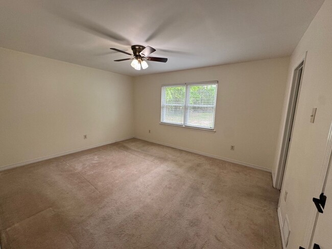 Building Photo - Updated 4/2 in Semmes with Dbl Garage
