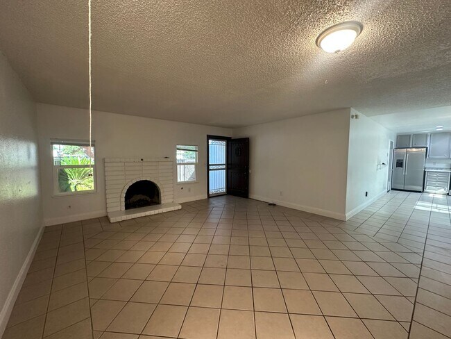 Foto del edificio - 308 N Riverside Dr