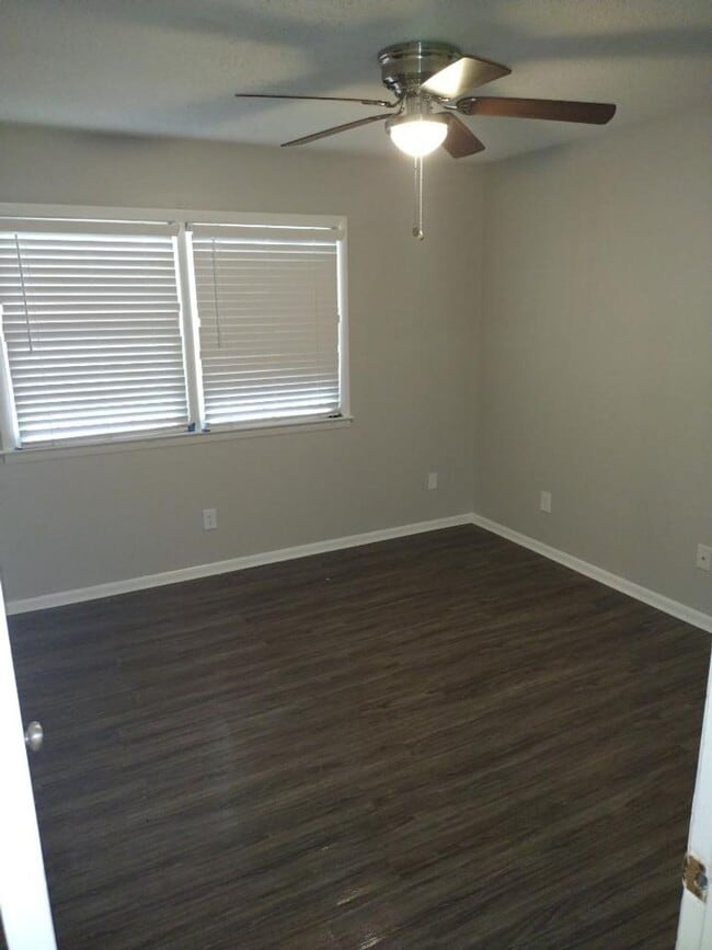 Interior Photo - Oakridge
