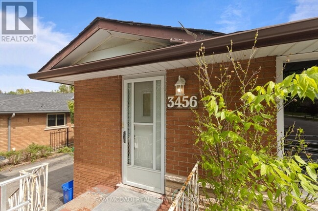 Building Photo - 3456 Rexway Dr