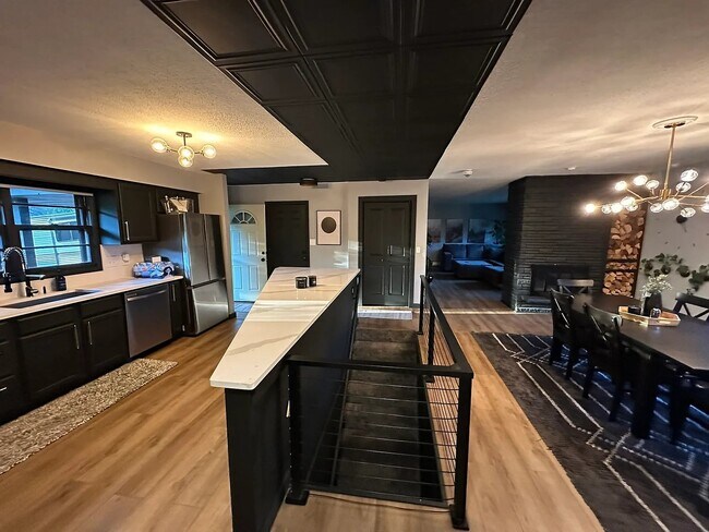 Foto del edificio - 2490 Quail Ave N