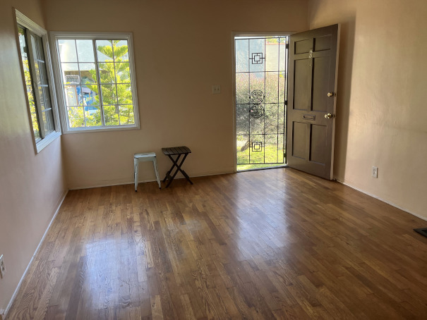 Sitting room facing the entry door - 2444 Oak St