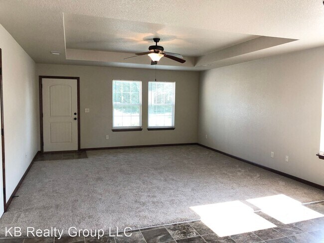 Building Photo - 3 br, 2 bath House - 125 SE Rose Garden Lane