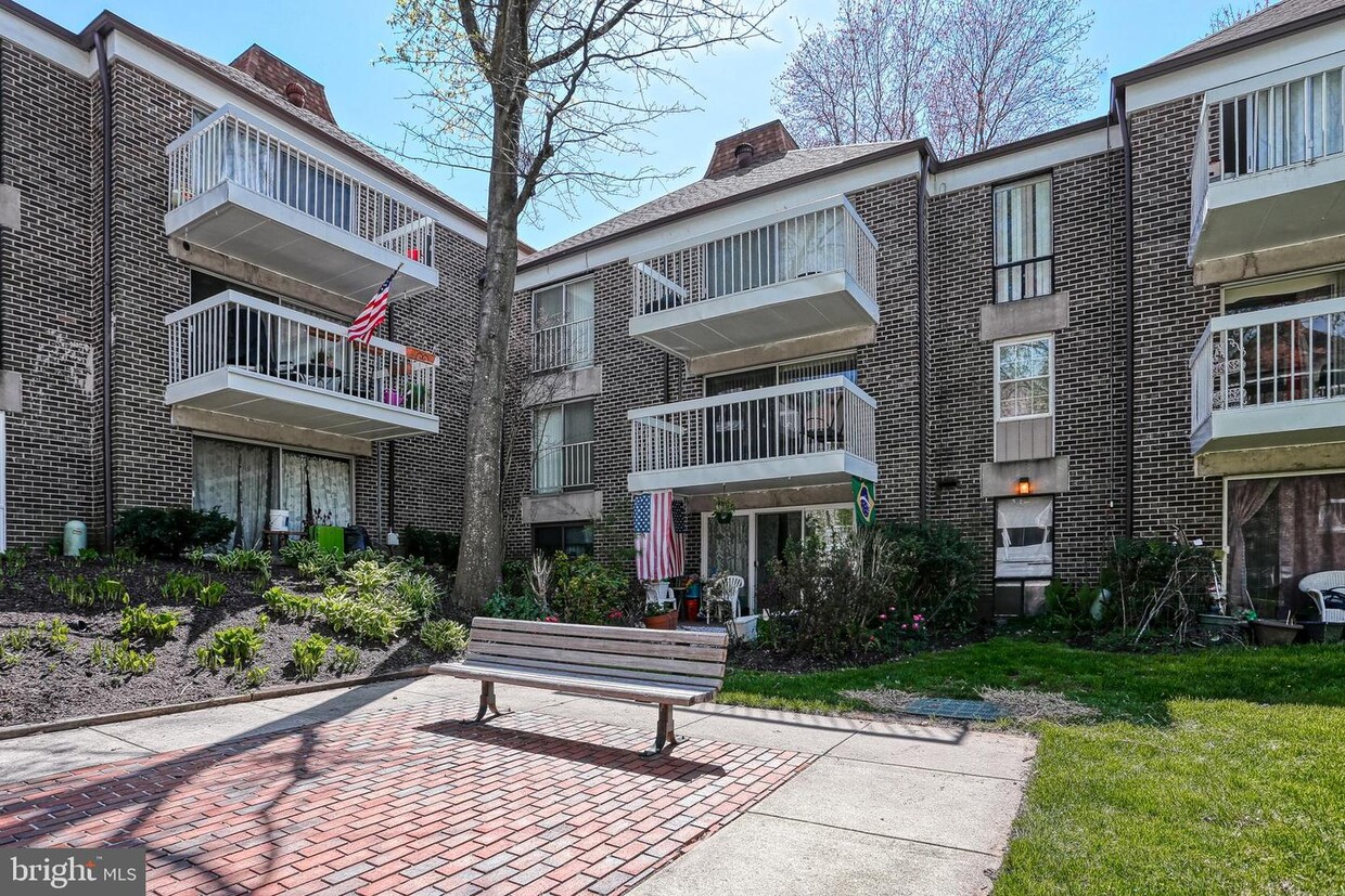 Primary Photo - 3322 Hewitt Ave