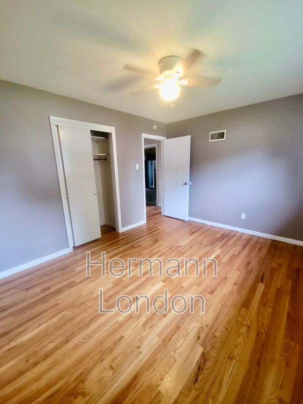 Building Photo - 9706 Cote Brilliante Ave