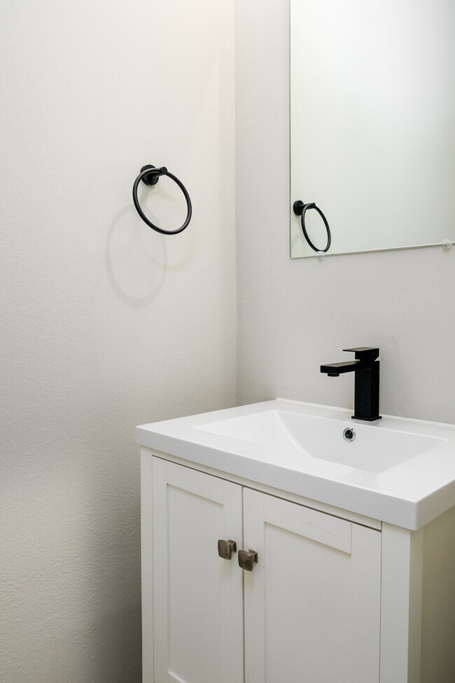 Foto del edificio - 417 Stonework Garden Ln