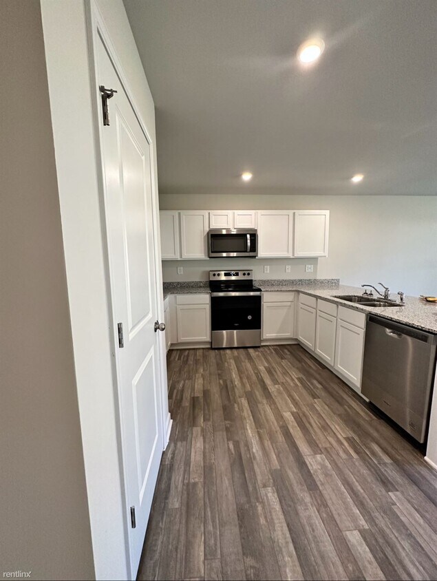 Building Photo - 4 br, 2 bath House - 104 Loblolly Court
