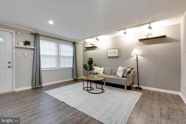 Foto del edificio - 5420 King Arthur Cir