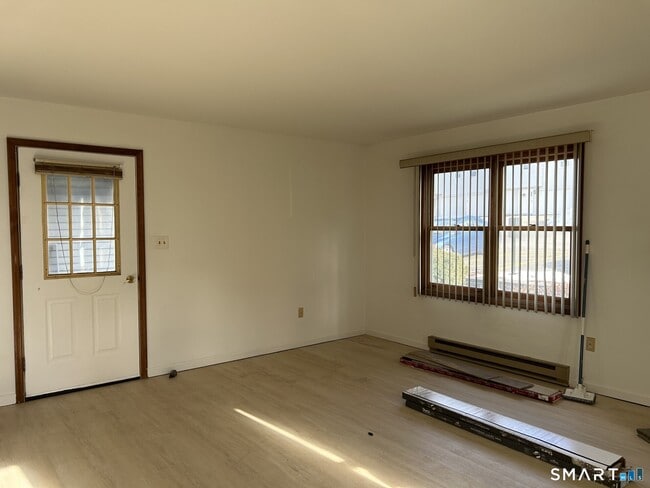 Building Photo - 43 Valley Dr