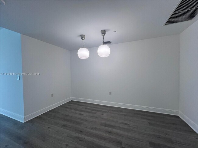 Building Photo - 1250 S Miami Ave